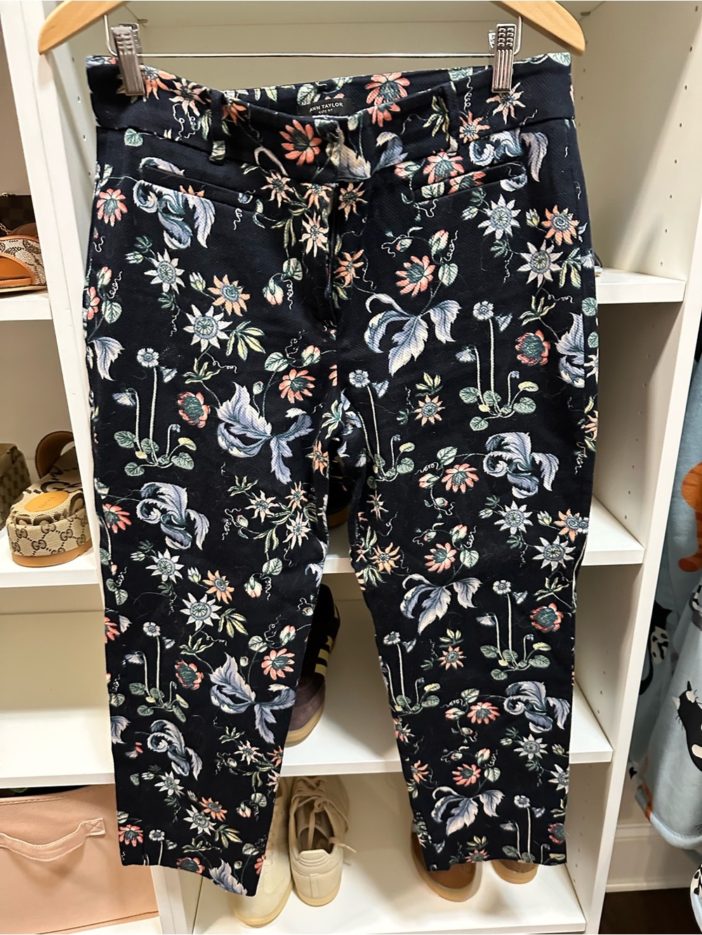 Ann Taylor Kate Fit floral cropped pant size 10